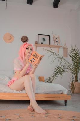 Sia Siberas pieds mignons
