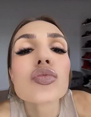 セクシーなホットティーン、ふしだらな女ですか？