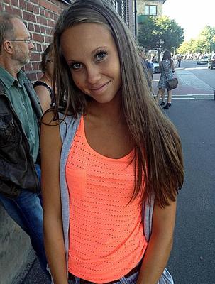 La fille de quelqu'un qui s'en soucie juste des trous pour vider nos couilles