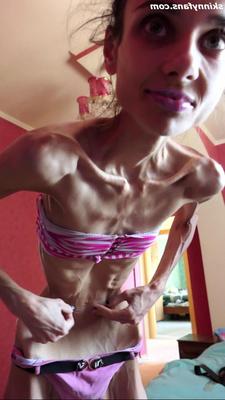 Ariadne anorexic skinny fragile mager duenn knochig bones 