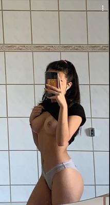 私のおっぱいを評価してください