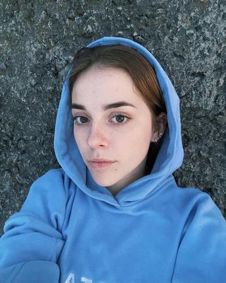 Nika ist ein Cutie mit Freeckle