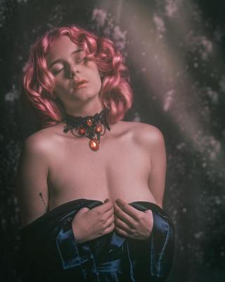 sexi bustyモデル（le fay niniane）
