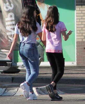 Voyeur de rua adolescente de meninas sinceras