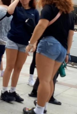 Streetgirls in shorts 