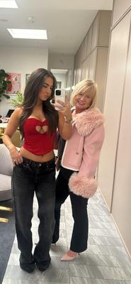 mother or daughter 