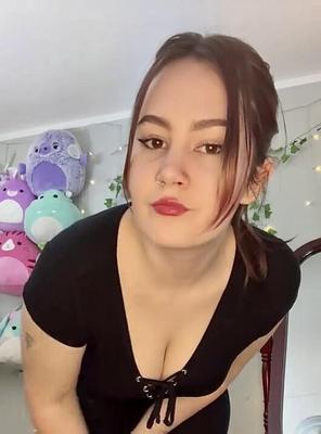 Luna énorme cul gros seins