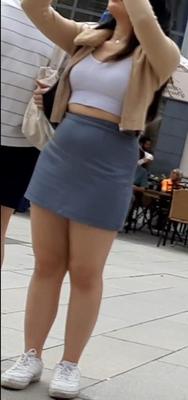 Streetgirls in skirts 
