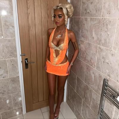 British Chav Slag Sluts desfilando el coño en Internet