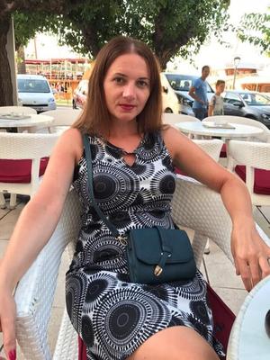 Hot Women Wearing Dresses (Non Nude)
