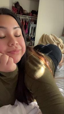 Snapchat mexicano Sofía adolescente tiene grandes tetas y la polla chupando los labios
