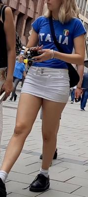 Streetgirls en faldas