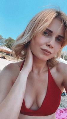 My face for a big load of your cum