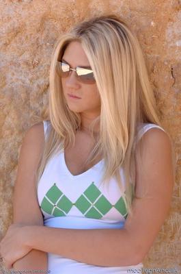 Alison Angel Blonde, seios e praia