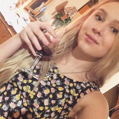 Slim teen blond selfies