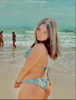 Adolescente grosso de coelho de neve gostoso