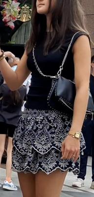 Streetgirls in skirts 