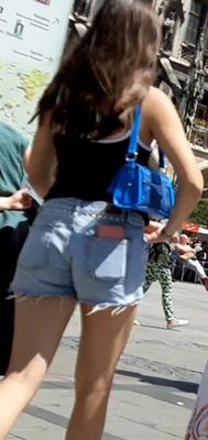 Street-Girls en short