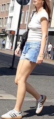 Streetgirls in shorts 