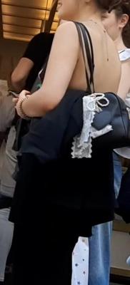 Streetgirls in skirts 