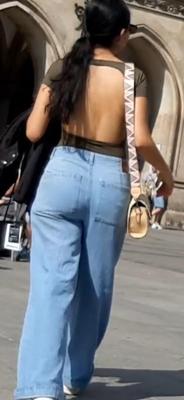Braless Streetgirls