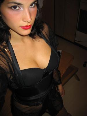 Tatti Bellotti in black