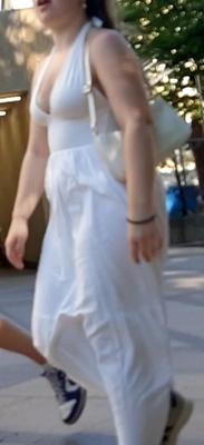 Streetgirls in skirts 