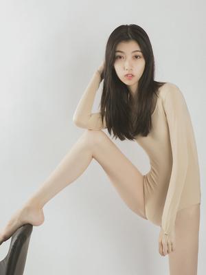 Amateur SU WEI Slim Asian dancer (NN)