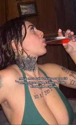Stupide tatoué à base