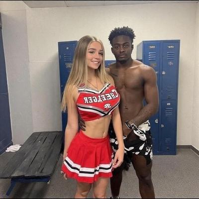 Football season is in the air (AI)
