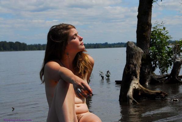 HippieGoddess ARAYA Dipping a toe in