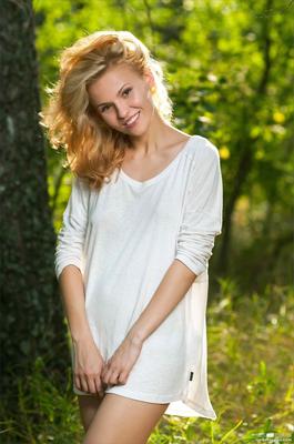 MPLStudios MINA Walk in the woods