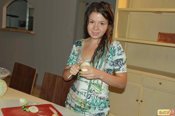 Emily EMILY Peeling fruit