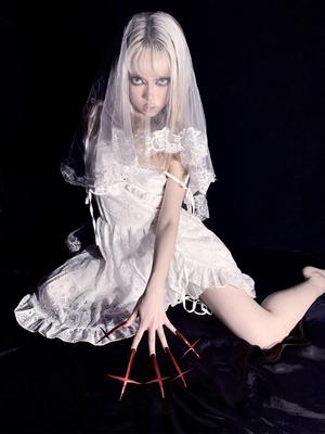 Hirari = Goth/Cosplayer